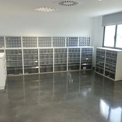Clinical storage room with bin modules